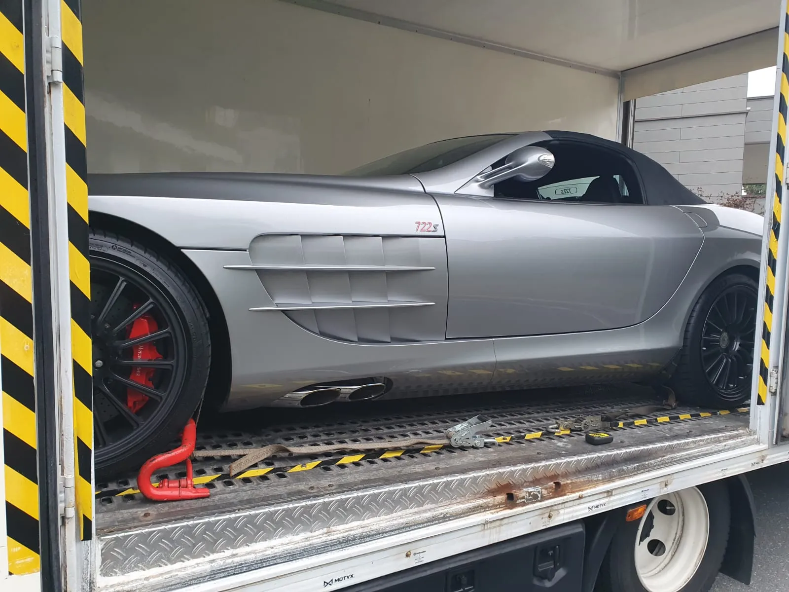 Mercedes-Benz SLR McLaren 722 S Roadster nel furgonato